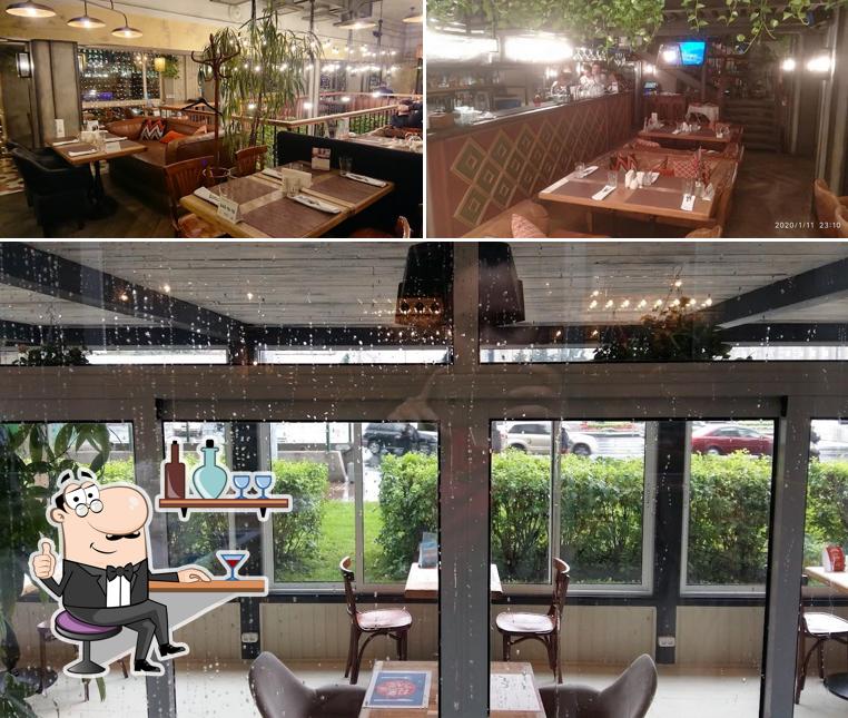 Посмотрите на внутренний интерьер "Пряностей & радости"