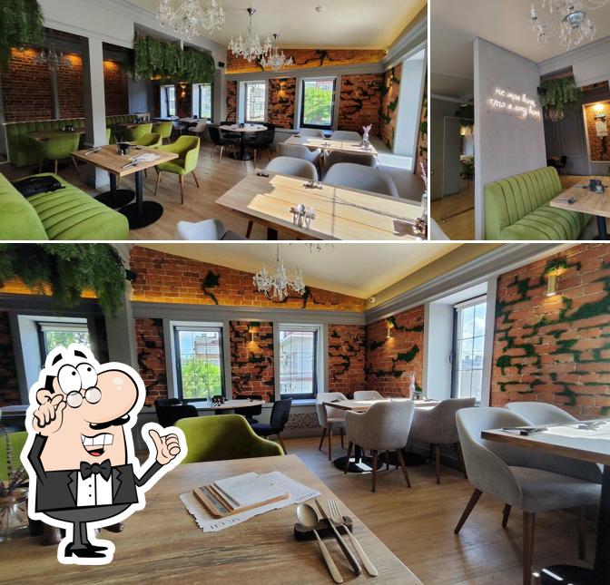 Посмотрите на внутренний интерьер "Too Much"