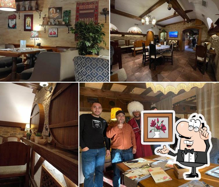 Посмотрите на внутренний интерьер "Руставели"