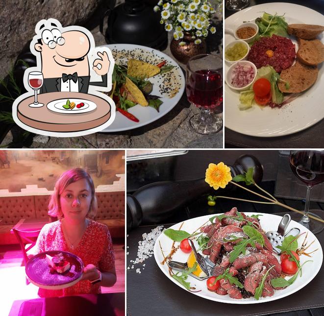 Еда в "Хонки Тонк Пианино Бар"