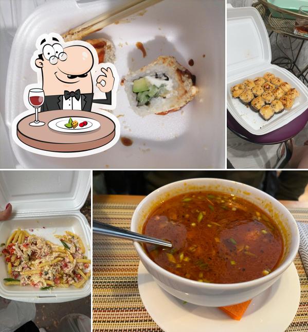 Еда в "Кафе Crazy Tomatoes"