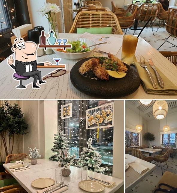 Посмотрите на внутренний интерьер "Август 13"