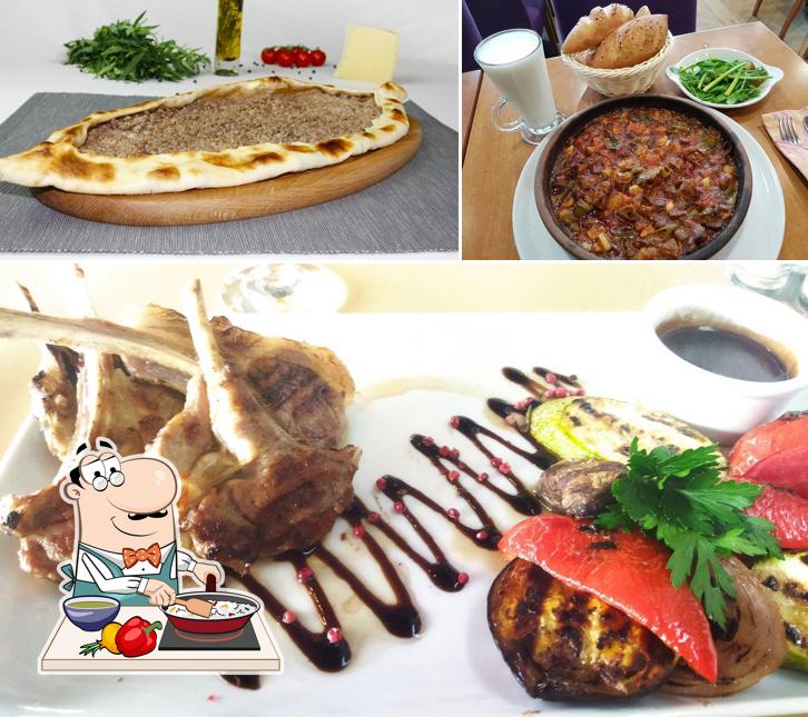 Паэлья в "Симите Хауз"