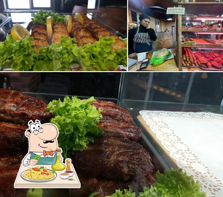 В Шашлычок есть еда, внутреннее оформление и многое другое