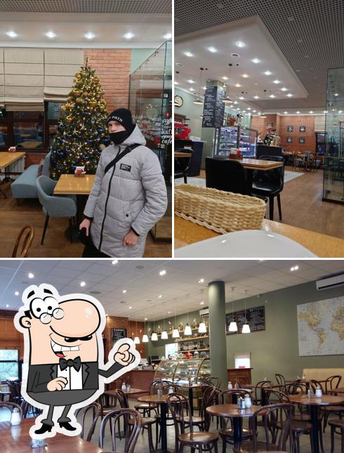 Посмотрите на внутренний интерьер "Центральной кофейни"