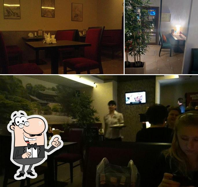 Посмотрите на внутренний интерьер "Суши Тория"