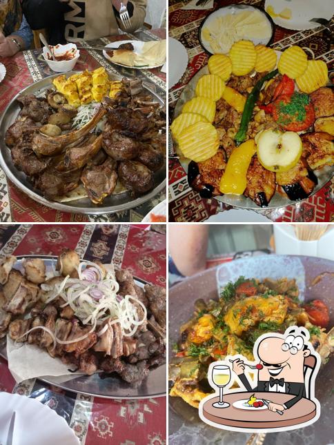 Еда в "Кафе Гянджа"