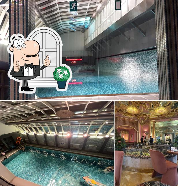 Наслаждайтесь пейзажем, который открывается из "Ресторана Савой"