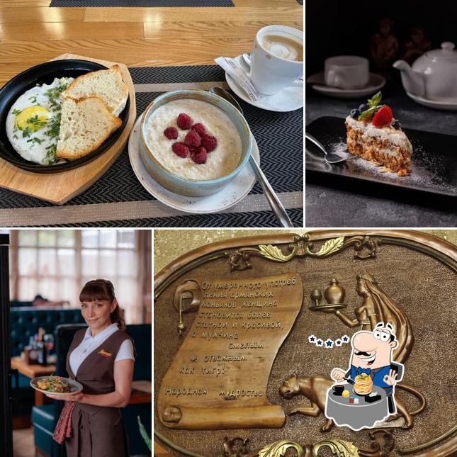 Еда в "Кафе Мимино"