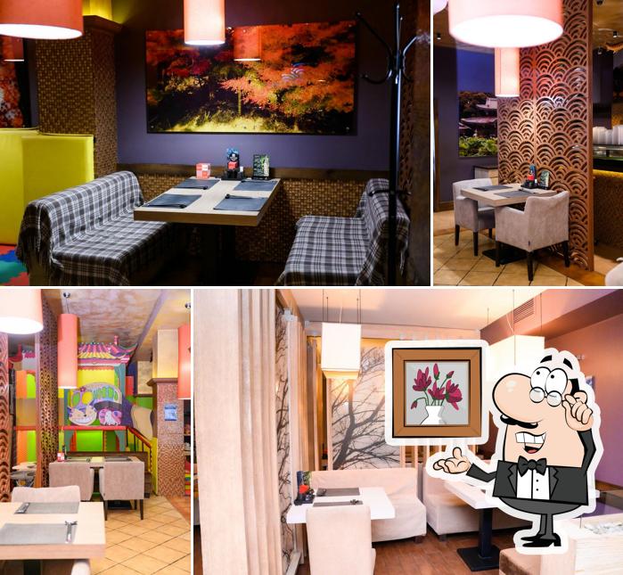 Посмотрите на внутренний интерьер "Якитории"