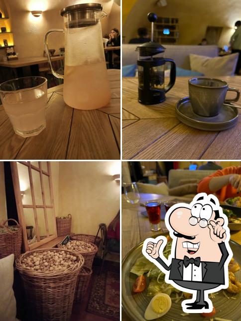 Посмотрите на внутренний интерьер "Хачапурии"