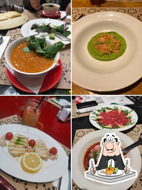 Еда в "Гастроцентре Зарядье"