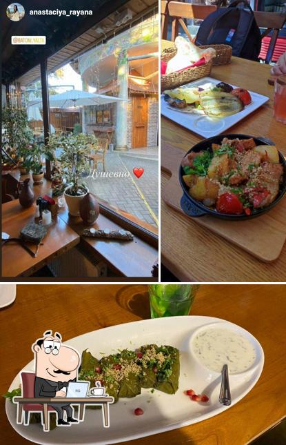 Забронируйте столик в "Хинкальный Дворик Важбатони"