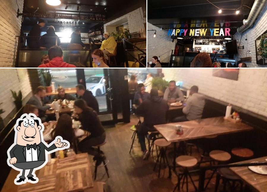 Посмотрите на внутренний интерьер "Бургера Бар Как Мы Любим"