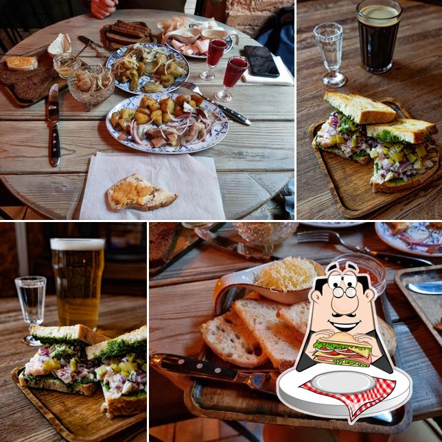 Клубные сэндвичи в "Икра и Водки"