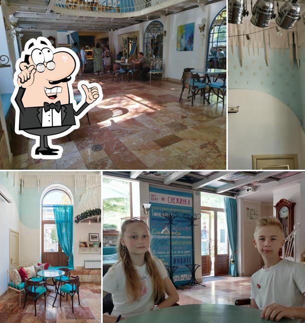 Посмотрите на внутренний интерьер "Арта - кафе "Снежинка""