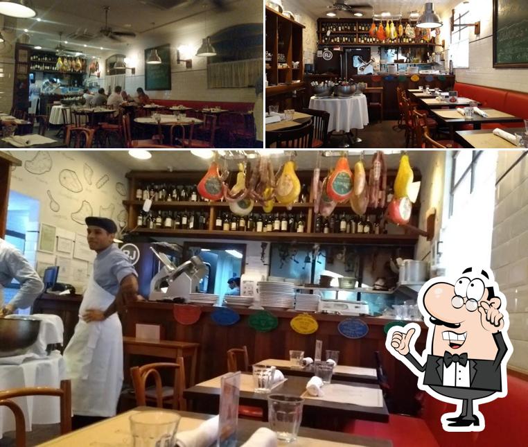 Посмотрите на внутренний интерьер "CT Boucherie"