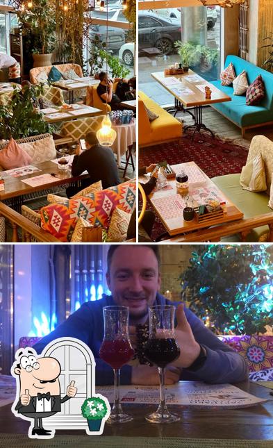 В Чабрец есть внешнее оформление, барная стойка и многое другое