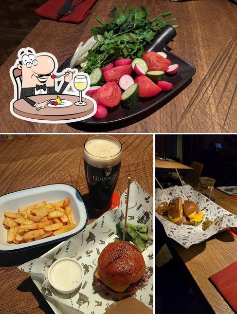 Еда в "Агони BBQ Ratskeller"