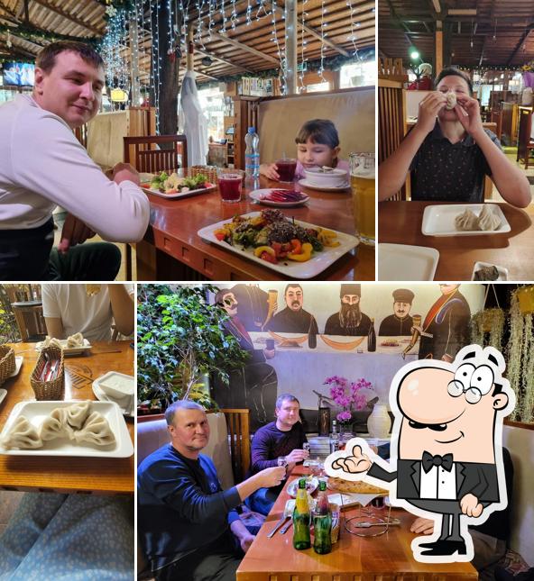 Забронируйте столик в "Хинкальный Дворик Важбатони"