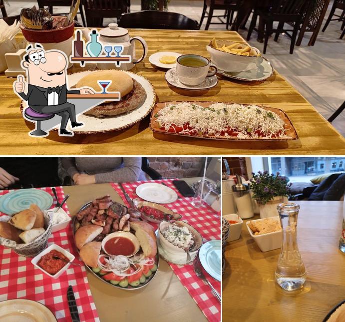 Посмотрите на внутренний интерьер "Сербской Таверны"