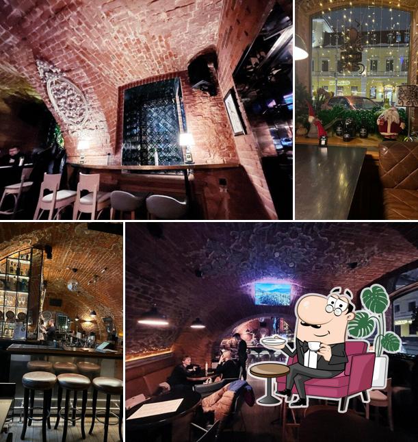 Посмотрите на внутренний интерьер "Кракена БАР"