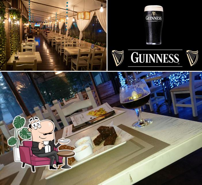 Внутреннее оформление и напитки - все это можно увидеть на этой фотографии из Гамбринус