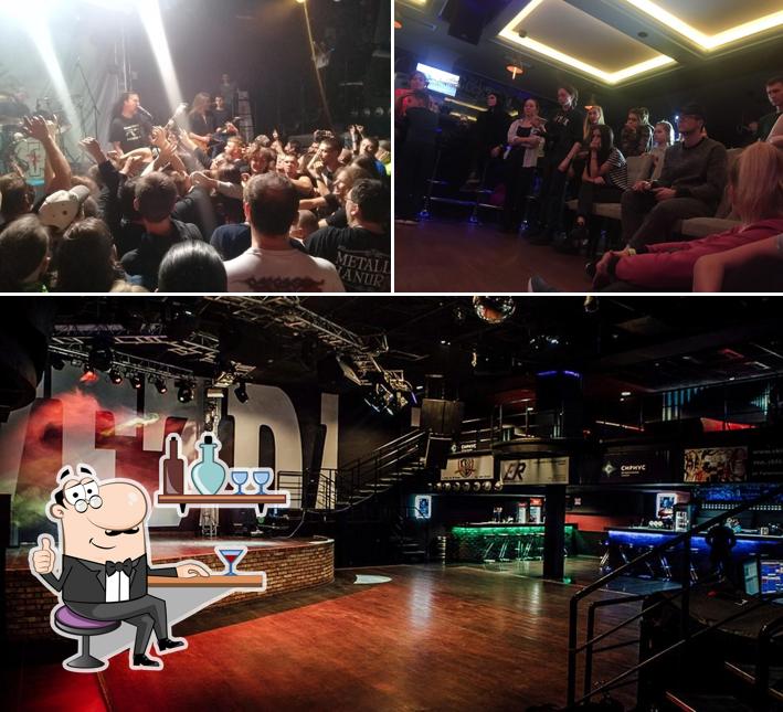 Помимо прочего, в СИГНАЛ Ивент Холл есть внутреннее оформление и еда