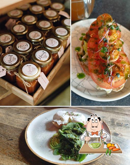 Салат из морских водорослей в "SoSweet"