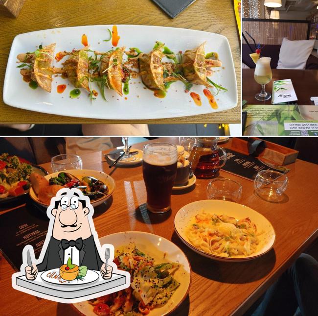 Помимо прочего, в Nippon House есть еда и алкоголь