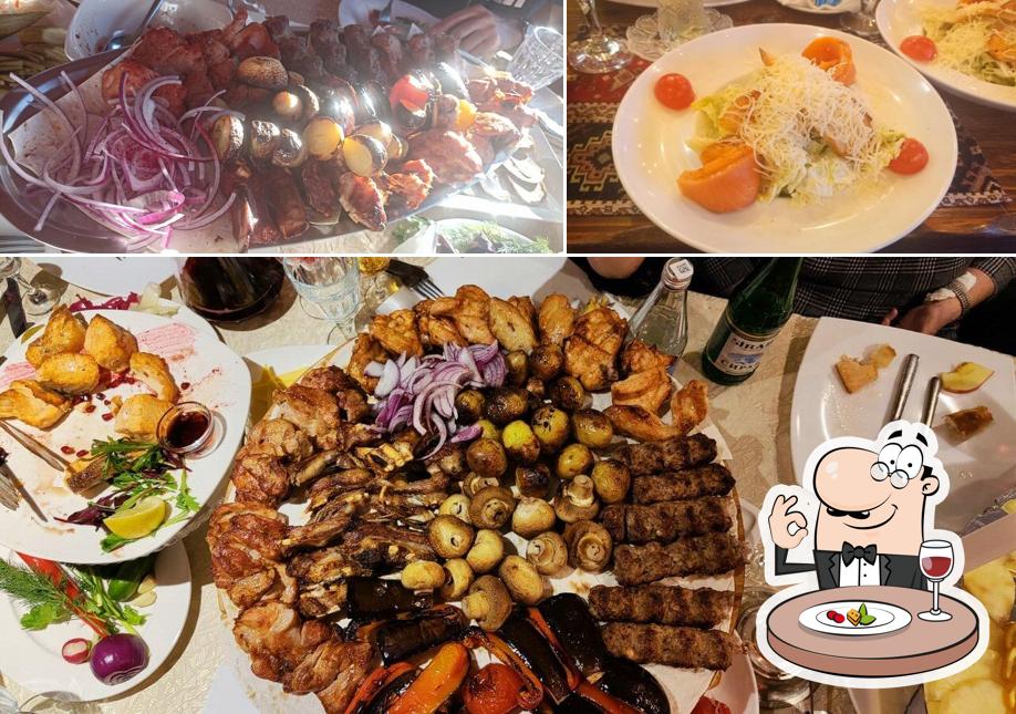 Еда в "Мангале Сити"