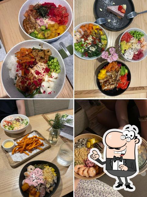 Посмотрите на этот снимок, где видны внутреннее оформление и еда в Onne Poke