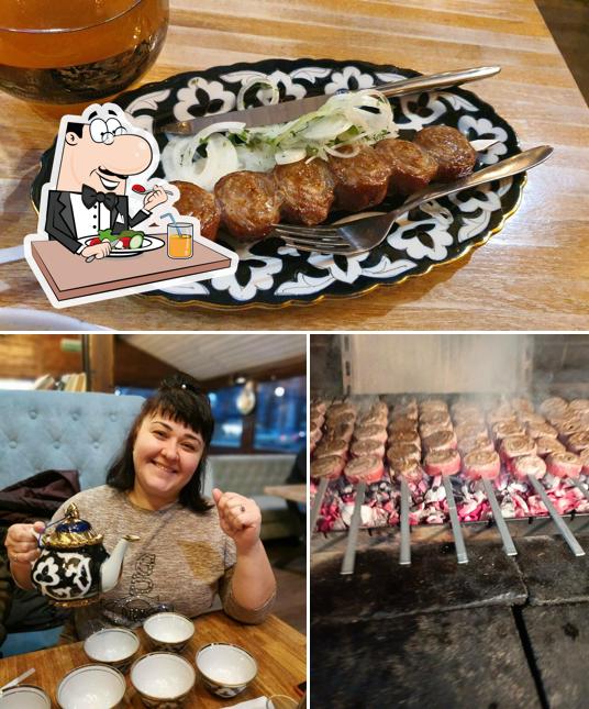 Это фото, где изображены еда и напитки в Центр плова