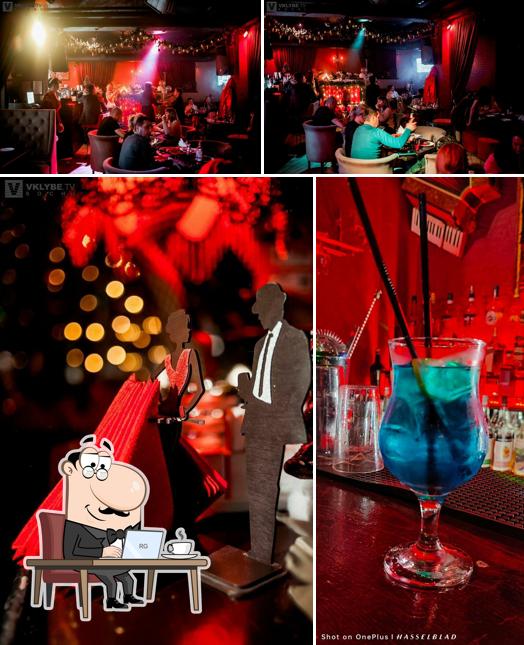 Фотография, на которой видны внутреннее оформление и еда в Moulin Room