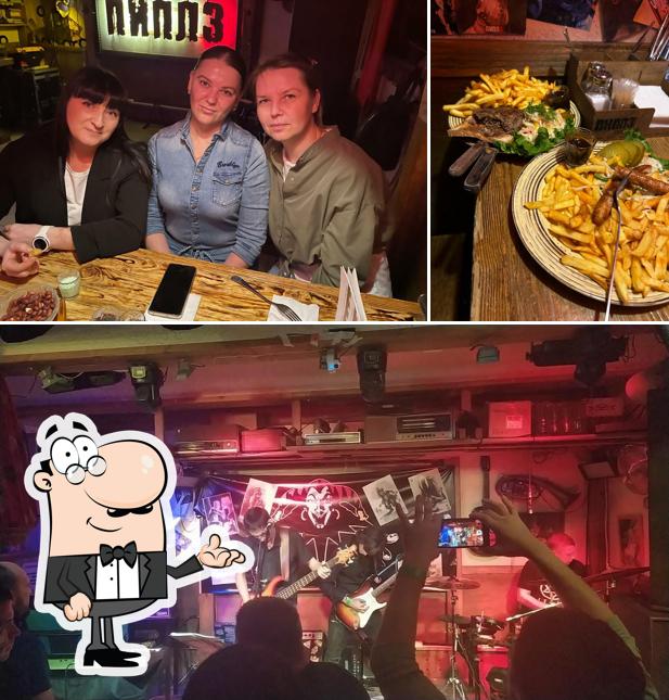 Посмотрите на внутренний интерьер "Пиплза"