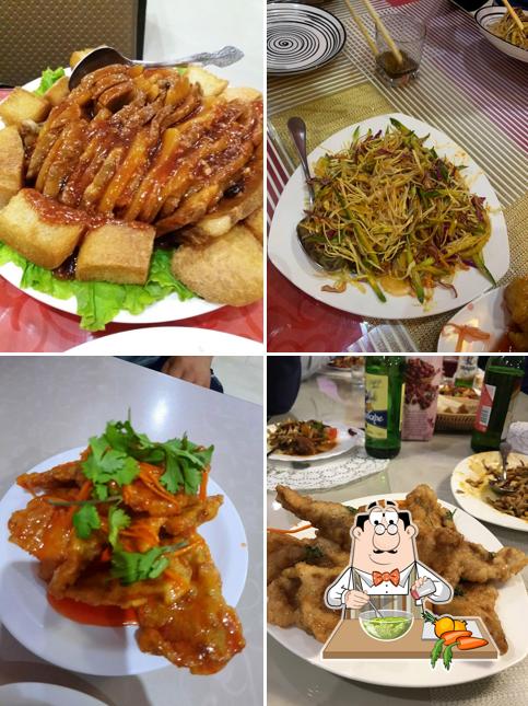 Салат из морских водорослей в "Околице"