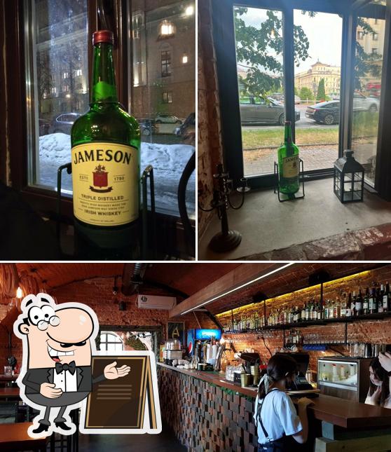 Посмотрите на это изображение, где видны внешнее оформление и барная стойка в Цех