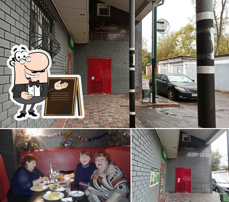 Посмотрите на эту фотографию, где видны внешнее оформление и столики в Resident