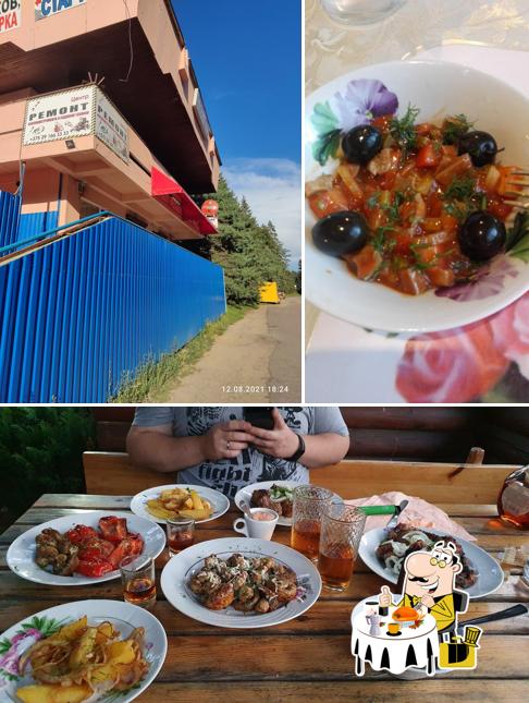 Взгляните на это фото, где видны еда и внешнее оформление в Кафе "Пит Стоп"