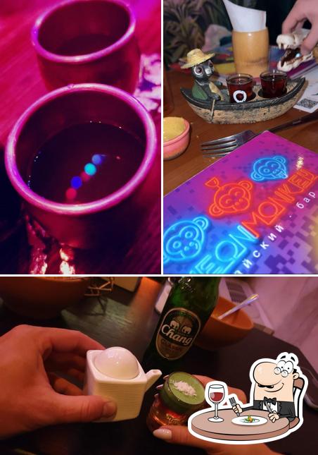 Блюда в "Баре Neon Monkey"