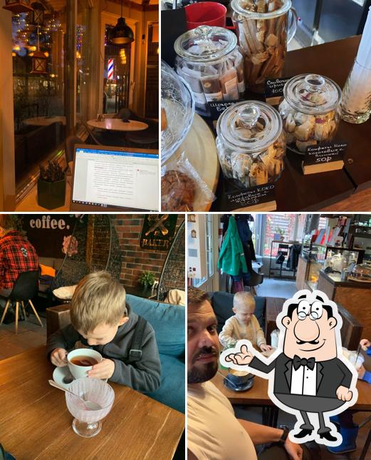 Посмотрите на внутренний интерьер "Кофейни "BAKER STREET""