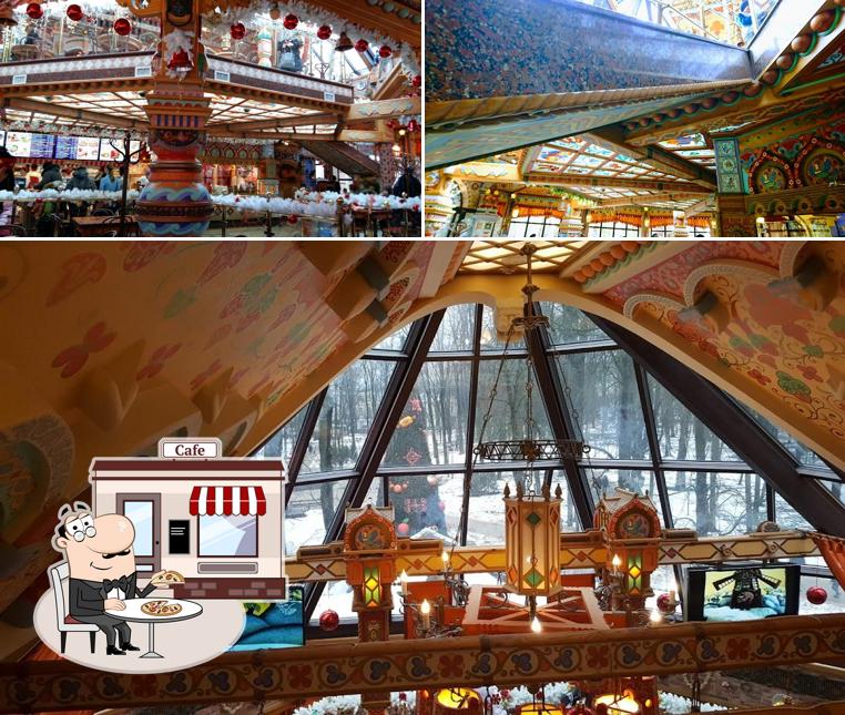 Посмотрите на внешнее оформление "Русского двора"