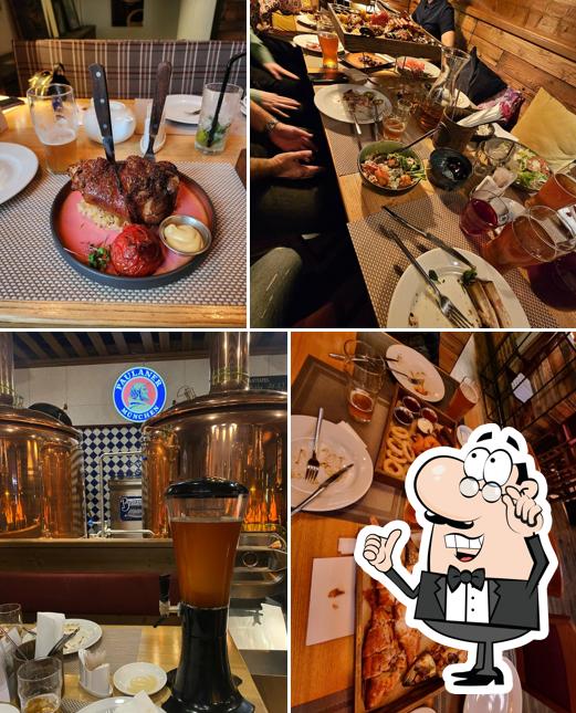 Посмотрите на внутренний интерьер "Пивного ресторана Paulaner"