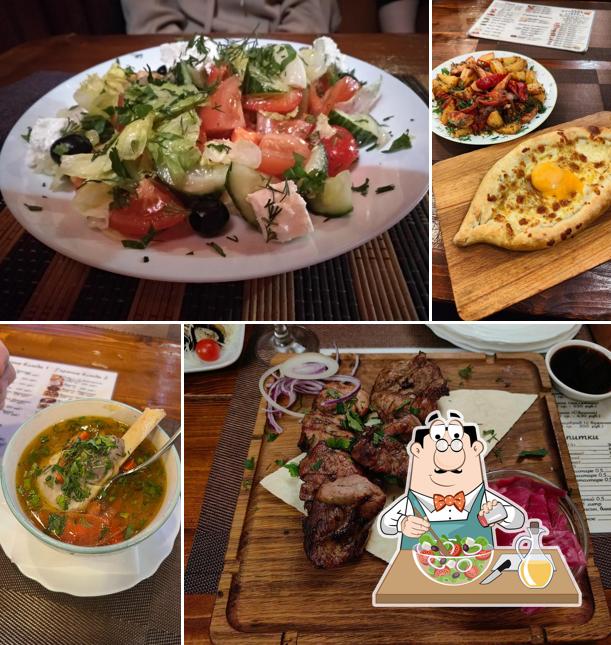 Греческий салат в "кафе шашлычный Дом Хинкали"