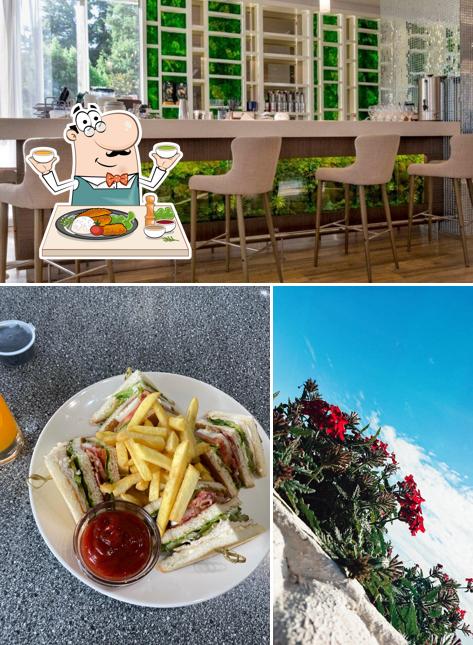 Это фотография, где изображены еда и внутреннее оформление в Лайнер