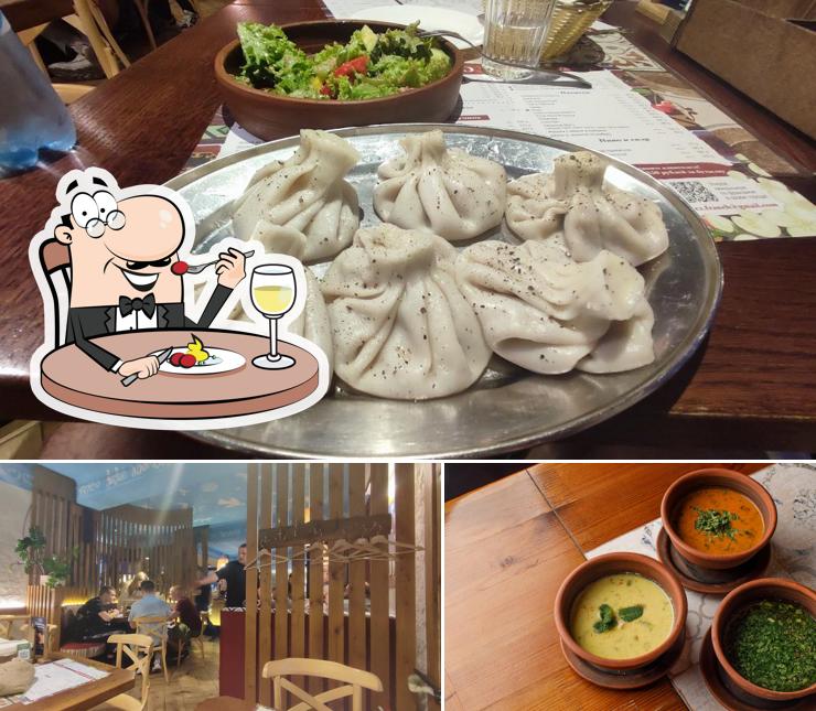 Еда и барная стойка - все это можно увидеть на этом снимке из Старик Хинкалыч