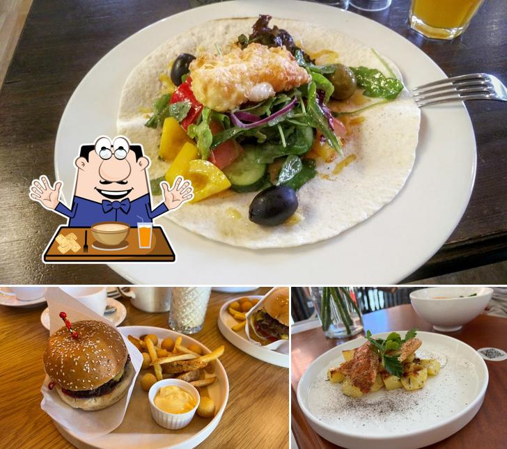 Еда в "Mickey & Monkeys"