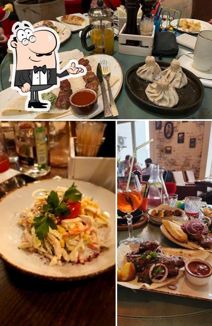 Посмотрите на внутренний интерьер "Ресторана "Кавказ" / Restaurant Kavkaz"