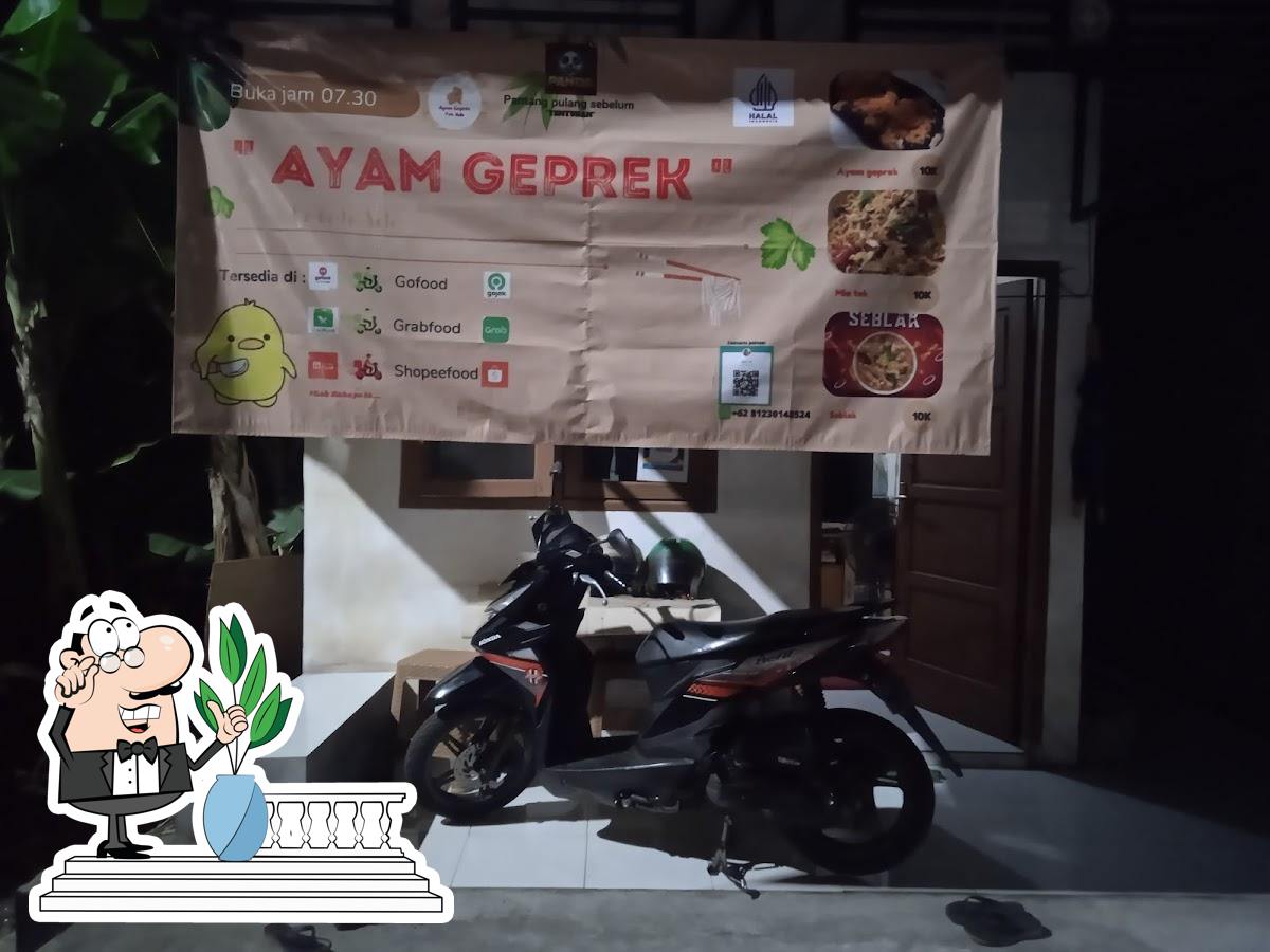 AYAM GEPREK TETEH ADE
