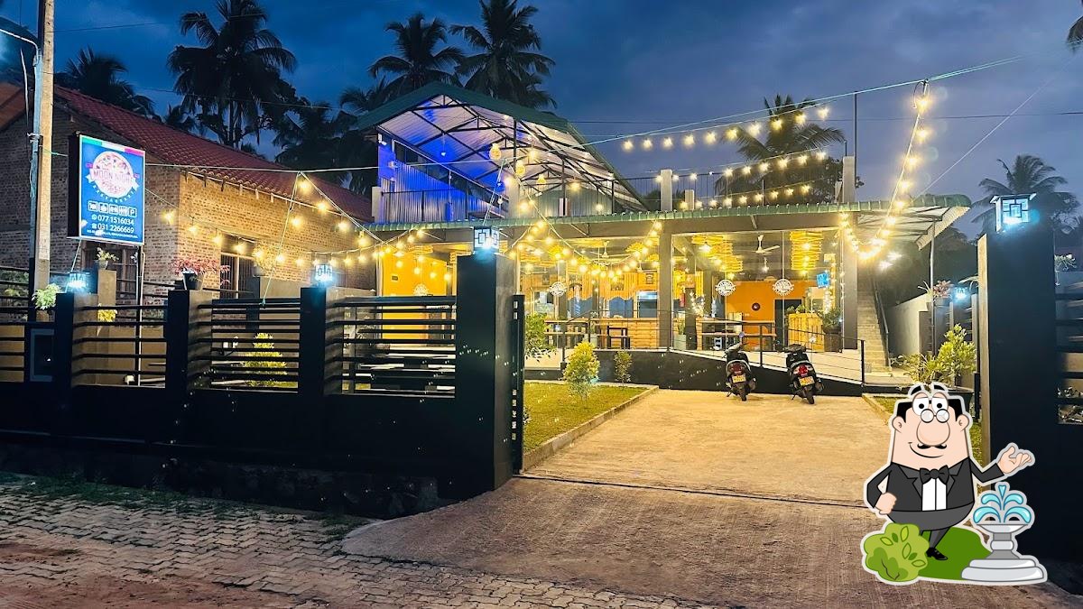 Moon night pizza restaurant